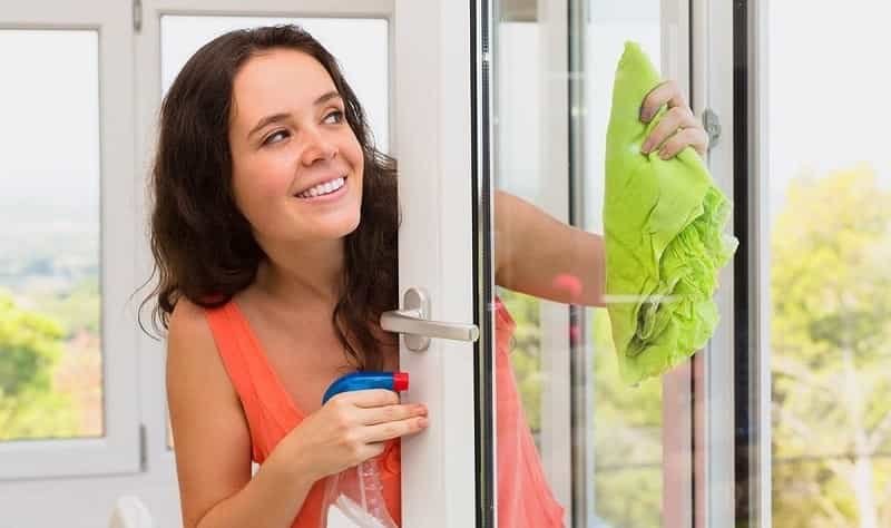 How to Clean Windows Without Streaks